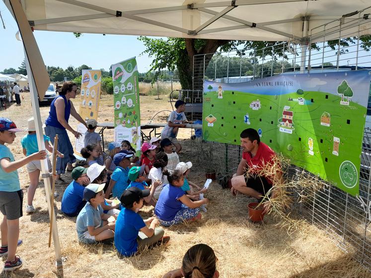 Avec son exposition itinérante et l’appui de ses intervenants, JA 41 va à la rencontre des jeunes du département pour les sensibiliser au monde agricole.