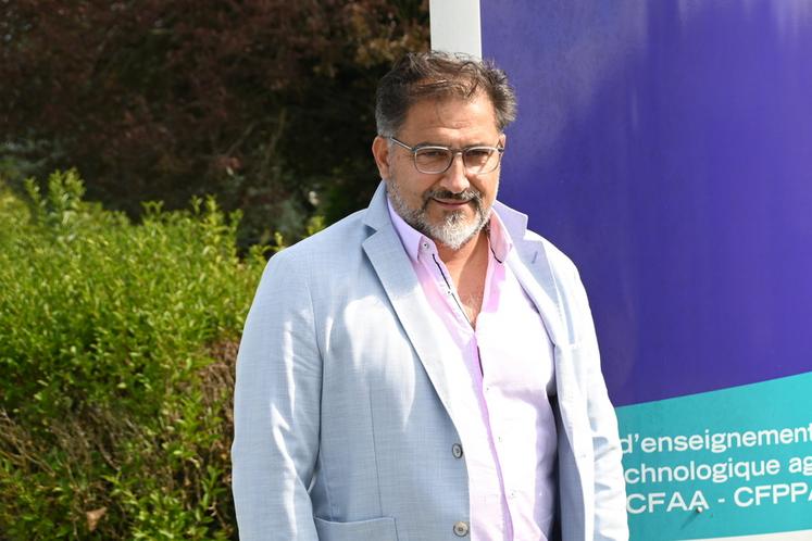 Sébastien Guérineau, ancien directeur du lycée viticole d'Amboise, a pris ses fonctions début septembre en tant que nouveau directeur de l'Agrocampus des Deux Vallées.