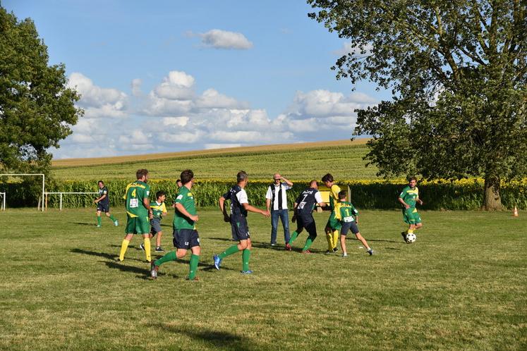 Fin de match. La relève est assurée avec la jeune génération. 