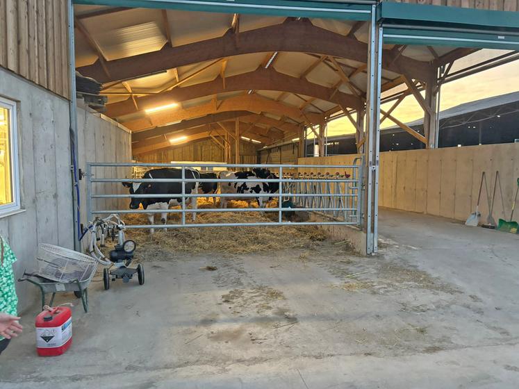 Vendredi 19 septembre, à Beaune-la-Rolande. Le conseil mixte de JA 45 a débuté par la visite de l’exploitation de Justin Durand.