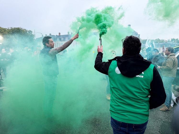 Versailles (Yvelines), vendredi 26 septembre. La FDSEA Île-de-France a organisé une mobilisation devant le château de Versailles pour défendre la profession agricole.