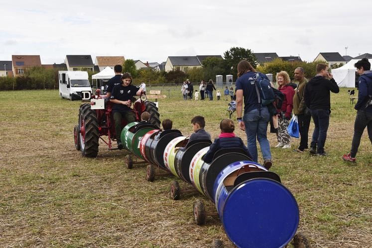 Égly (Essonne), dimanche 21 septembre. Les élèves de l'Esta ont participé à l'organisation des différentes animations du Festival de la terre.