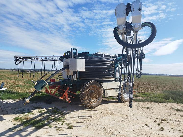 Ce robot peut aussi être utilisé sur pommes de terre, oignons, carottes, épinards ou encore haricots.
