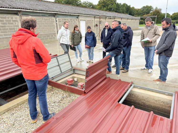 Mardi 23 septembre, à Miermaigne. L'aire de remplissage et de lavage de la ferme expérimentale est dotée d'un système d'orientation des eaux piloté depuis le tracteur.