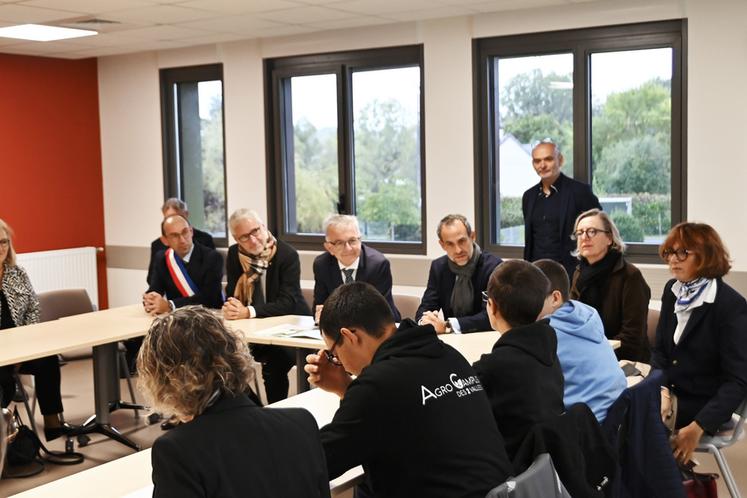 Mardi 23 septembre, à Montoire. Le nouvel externat du lycée agricole a été inauguré en présence de François Bonneau, président du conseil régional, et de Joseph Zimet, préfet de Loir-et-Cher.