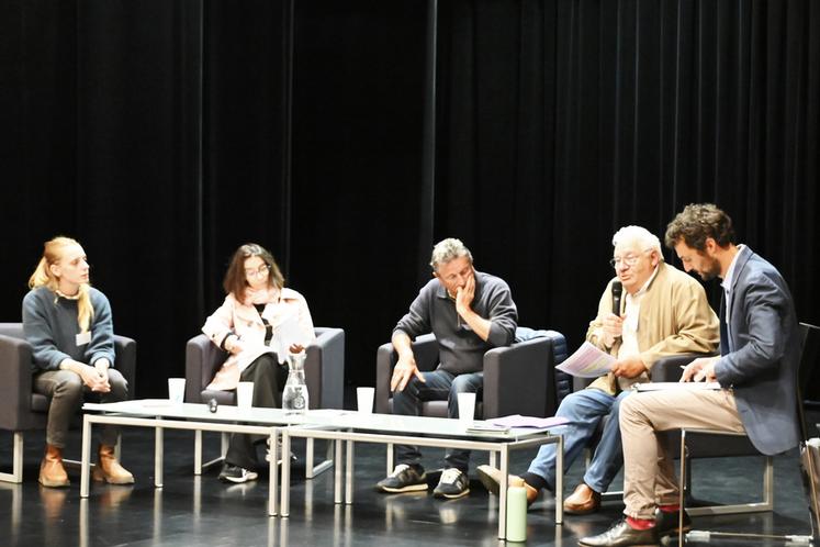 Mercredi 24 septembre, La Chaussée-Saint-Victor. Une table ronde a eu lieu durant la rencontre entre producteurs et restaurateurs.