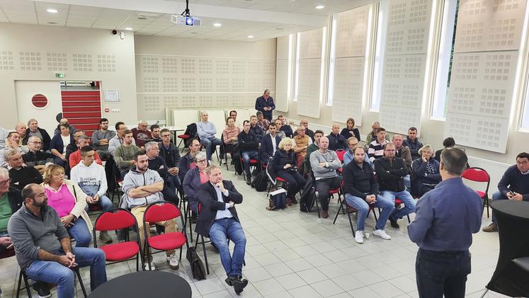 Faÿ-lès-Nemours, mercredi 24 septembre. Réunion des adhérents du secteur sud en présence du président de la chambre d'Agriculture, Damien Greffin.