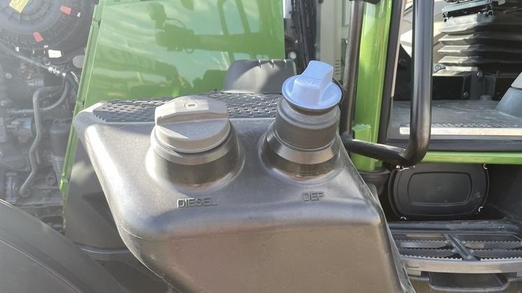 L’AdBlue est une marque déposée par l’association allemande de l’industrie automobile (VDA) pour désigner le DEF (Diesel Exhaust Fluid).