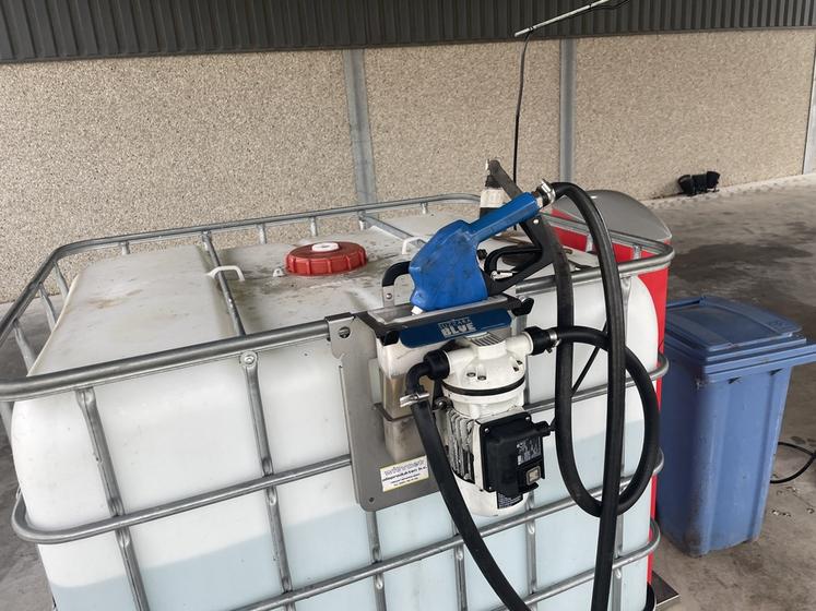 La pompe de transfert pour le remplissage de l’AUS 32 doit être de faible débit et disposer de matériaux résistants à la corrosion comme le plastique, l’acier inoxydable, etc.