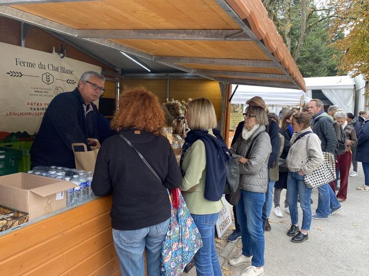 Ce rendez-vous local est incontournable pour les producteurs mais aussi pour les festivaliers qui sont encore une fois venus nombreux pour l'occasion. En attestaient les longues files d'attente. 