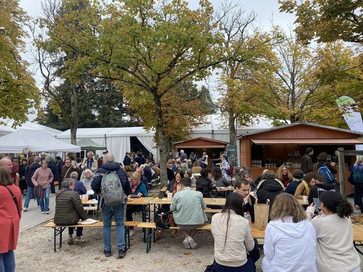 Une petite dizaine de producteurs du réseau Bienvenue à la ferme de Loir-et-Cher étaient présents lors des Rendez-vous de l'Histoire du vendredi 9 au dimanche 12 octobre à Blois.