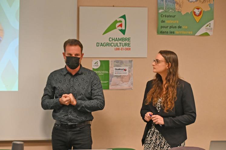 Florent Courtin et Clara Lefeuvre, conseillers Entreprise de l'AS Centre Loire ont présenté les références économiques des exploitations agricoles de l'année 2024, jeudi 16 septembre dernier à Blois. 