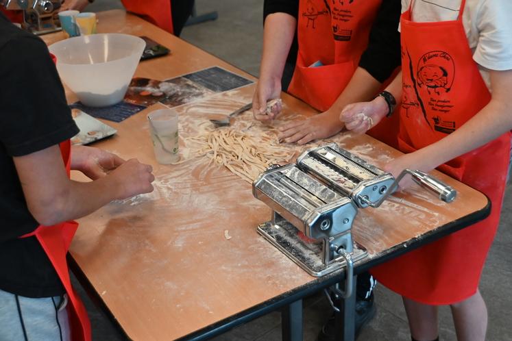 Le traditionnel atelier de la confection des pâtes a eu lieu avec toujours autant d'enthousiasme de la part des élèves comme des professeurs du mardi 14 au jeudi 16 octobre dernier.