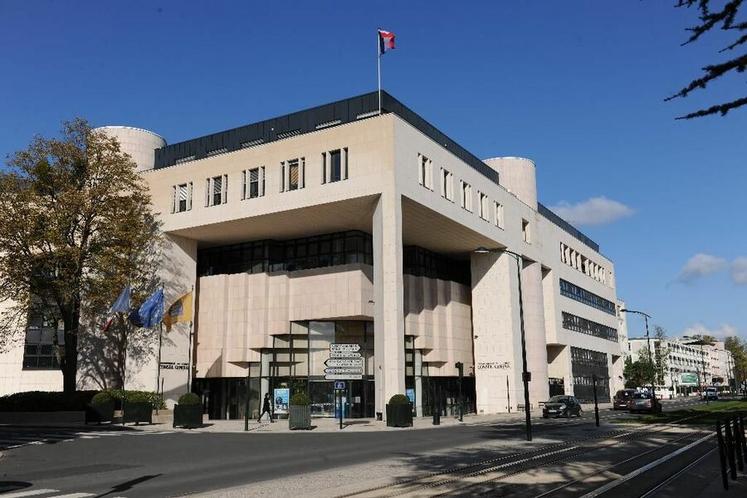 Mi-octobre, le Département du Loiret a renouvelé son appui au monde agricole. Près de 900 000 euros, cofinancés par le Feader, seront mobilisés.