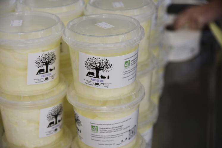 Chaque produit est élaboré sur place, au domaine du Ciran, à partir du lait de son troupeau conduit en pâturage.