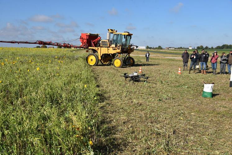 Villiers-Saint-Georges, mardi 30 octobre. Les semis à la volée par drone ou tracteur enjambeur ont été présentés.