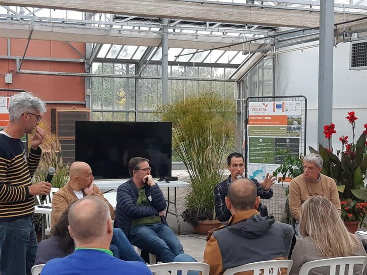 Une table ronde sur le thème de l'arbre en milieu urbain a également eu lieu avec plusieurs réflexions : quelles stratégies concrètes de préservation et d’adaptation mettre en place, quelles essences adapter aux villes de demain, quels outils concrets pour agir ?