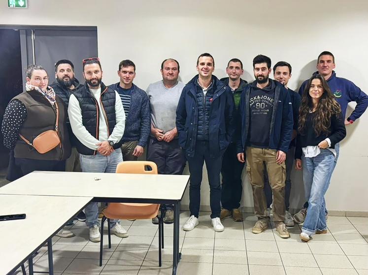 Mardi 21 octobre, à Nesploy. Jeunes agriculteurs s'est réuni en présence d'Eloïse Coquand, qui a rejoint l'aventure syndicale. 