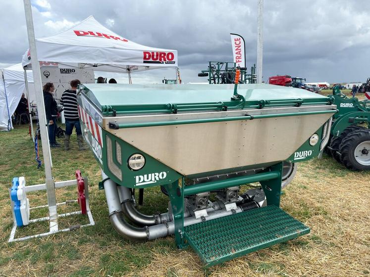 Produit phare de Duro-France, la trémie frontale Eole a considérablement évolué grâce à une gestion électronique entièrement repensée.