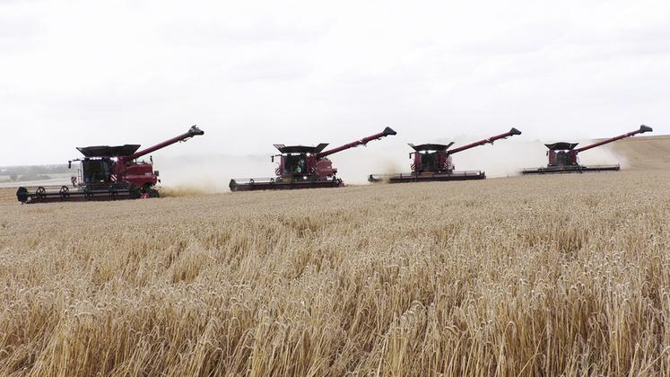 En Eure-et-Loir, le concessionnaire Duret a présenté l'AF10 aux côtés de ses « petites sœurs » les AF 7, 8 et 9.