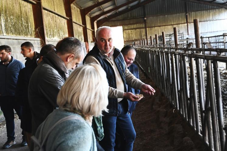 Vendredi 31 octobre, à Langon-sur-Cher. Axel Masson, élu à la chambre d'Agriculture de Loir-et-Cher et éleveur, a évoqué de nombreux sujets auprès du préfet, dont l'accès au foncier en Sologne, l'installation des jeunes et les dégâts de gibier.