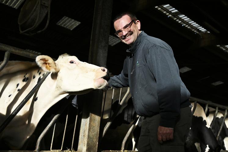 En parallèle de l'élevage, Bertrand Delenclos cultive 215 hectares qui lui permettent d'assurer 85 à 90 % de la ration de ses vaches. 