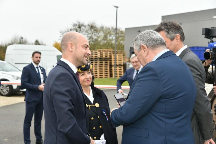 Lundi 3 novembre, à Boigny-sur-Bionne. Jean-Noël Barrot en visite à la vinaigrerie Martin-Pouret.