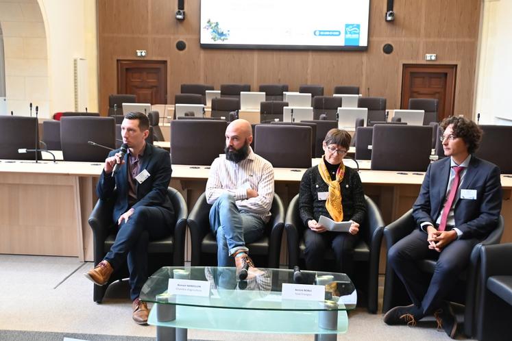 Lundi 3 novembre, à Blois. La deuxième édition des Rencontres bas-carbone, organisée par le conseil départemental avec les chambres consulaires, a longuement abordé la question du photovoltaïque.