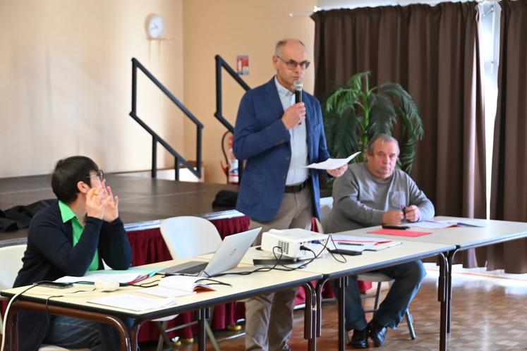 Mercredi 5 novembre, à Couddes. François Cazin a présidé sa dernière assemblée générale de la FAV 41, en présence d'une quarantaine de viticulteurs.