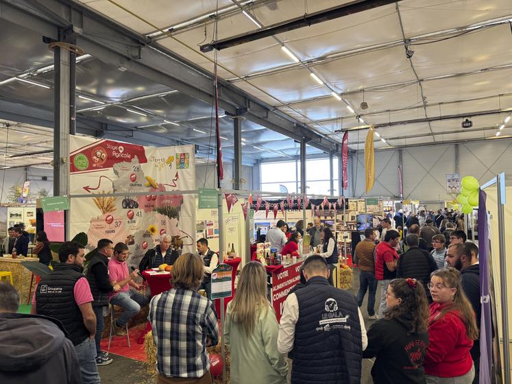JA et visiteurs se sont retrouvés pour des moments de convivialité et assister aux différentes tables rondes. 