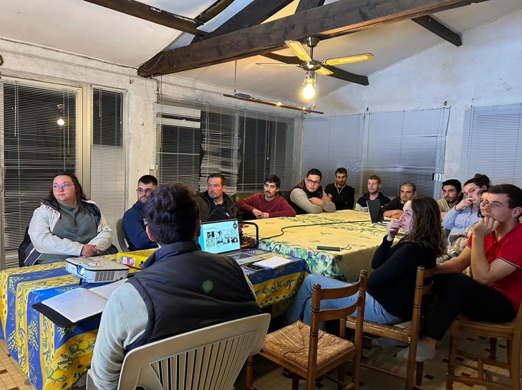 Vendredi 14 novembre, Dorian Sagot, président de JA 45, et Marine Legrand, sa secrétaire générale et également trésorière du Val de Sully, participaient à l'AG locale de ce canton.