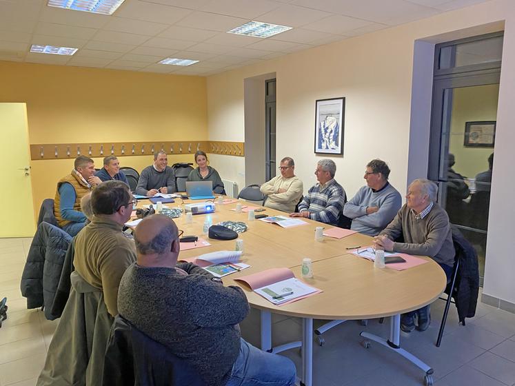 Jeudi 20 novembre, à Maves. La première réunion de secteur de la FNSEA 41 a eu lieu en présence d'une dizaine d'agriculteurs.