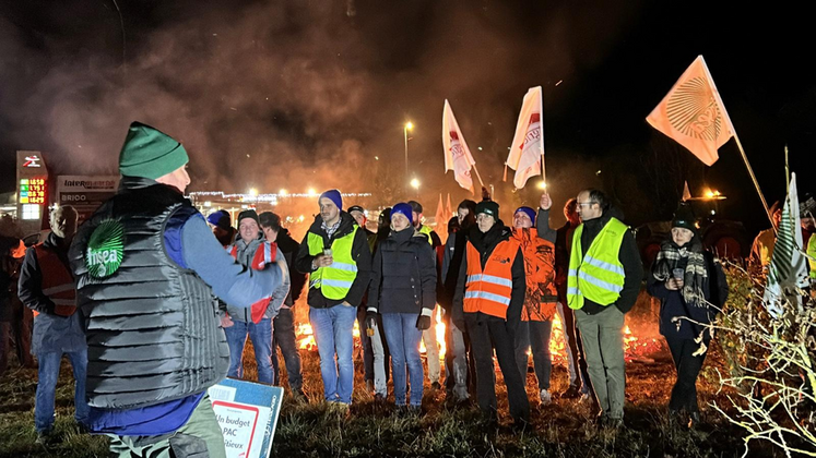 La mobilisation s’est déroulée dans le calme, rythmée par les klaxons de soutien des automobilistes. Comme souvent avec les Jeunes agriculteurs, la bonne humeur était au rendez-vous malgré le froid.