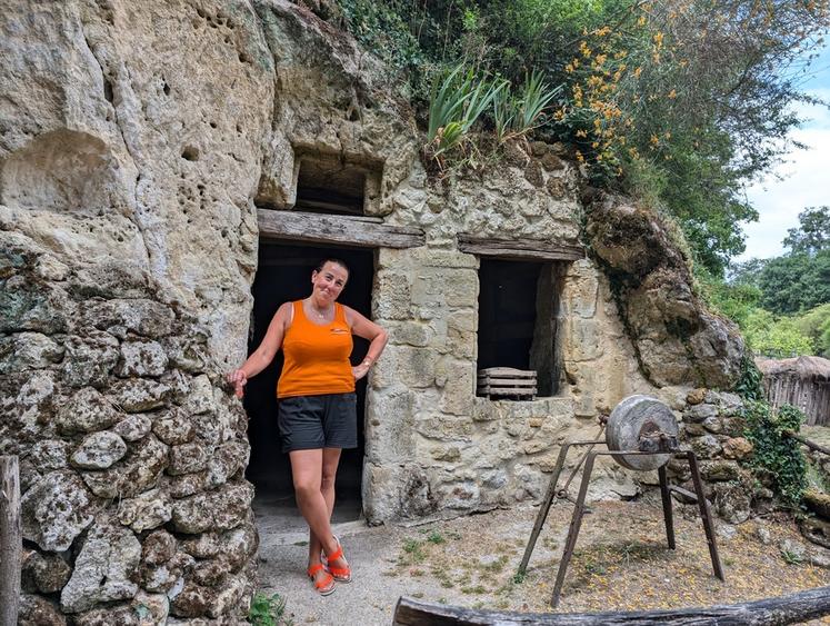 La vallée troglodytique des Goupillières doit son nom à la goupille qui signifiait « renard » (au féminin) à l’époque, et dont le site en est riche.