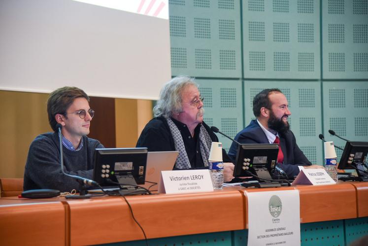 Vendredi 21 novembre, à Chartres. Le président de la section des propriétaires bailleurs de la FNSEA 28, Patrice Joseph (au c.), a fait le tour de l'actualité foncière.