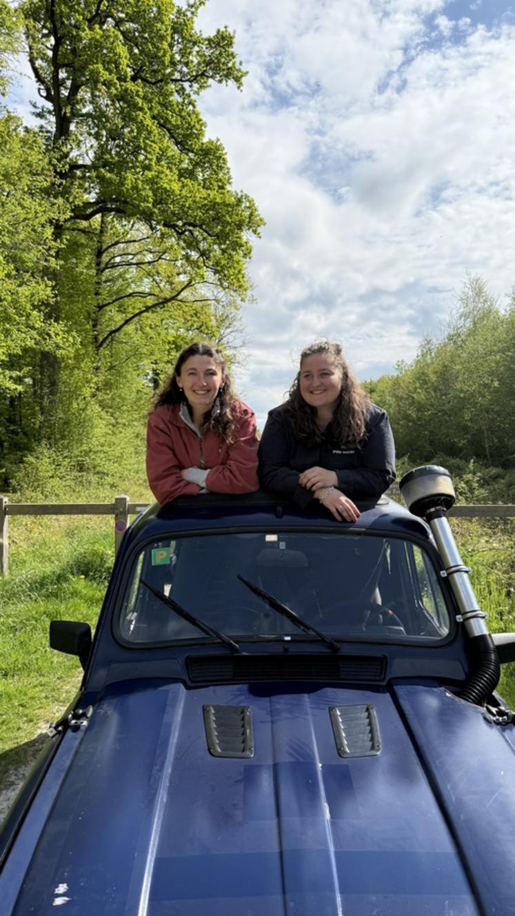 Lisa Carron (à g.) et Valentine Dromigny (à d.) ont hâte de prendre le départ du 4L Trophy.