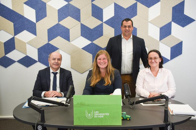 Lundi 24 novembre, à Chartres. Élodie Levacher (au c.) a présenté les 2<SUP>es</SUP> Universités du soir sur Teams, consacrées à la facturation électronique, avec les interventions du directeur des Finances publiques d'Eure-et-Loir, Jean-Marc Garrigues (à g.), et sa directrice du pôle gestion fiscale, Laurence Bluette.