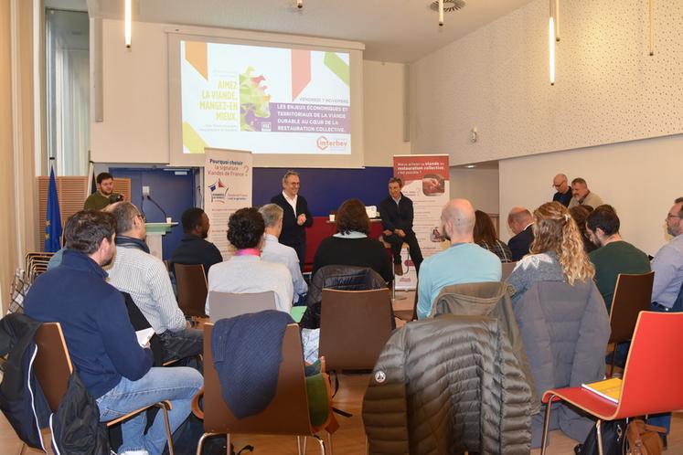 Vendredi 7 novembre, à Paris. Les différents participants de la table ronde organisée par Interbev Île-de-France et l’Association Cantines responsables ont pu échanger sur la place de la viande dans la restauration collective.