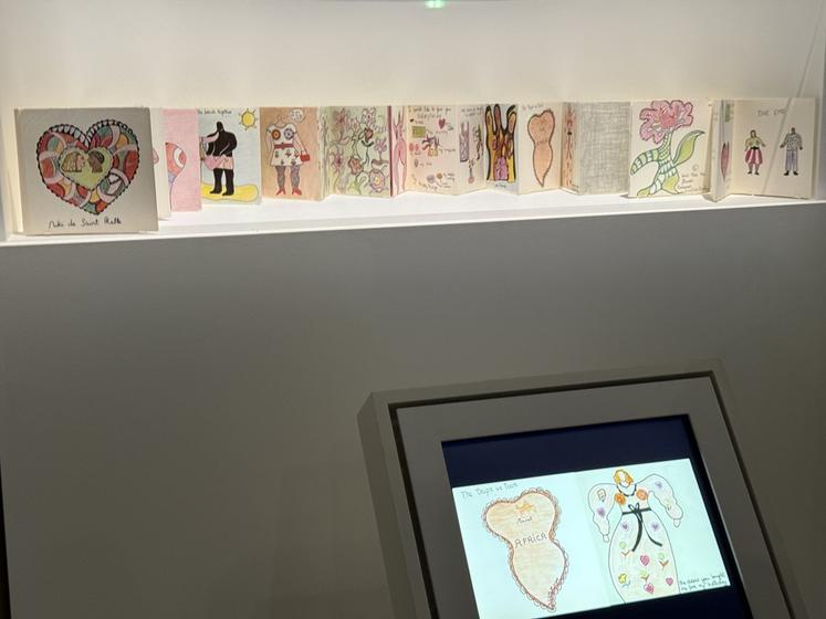 Dessins de Niki de Saint Phalle exposés au Grand Palais à Paris. 