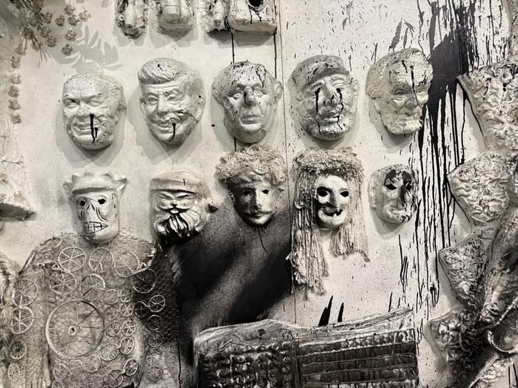 Détail de "King Kong" de Niki de Saint Phalle exposée au Grand Palais, à Paris.