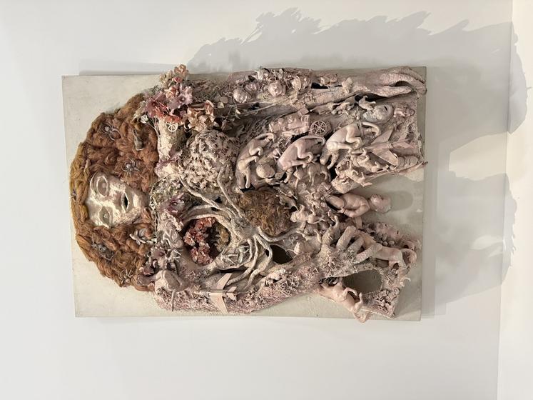 "L'accouchement rose", œuvre de Niki de Saint Phalle, exposée au Grand Palais, à Paris.