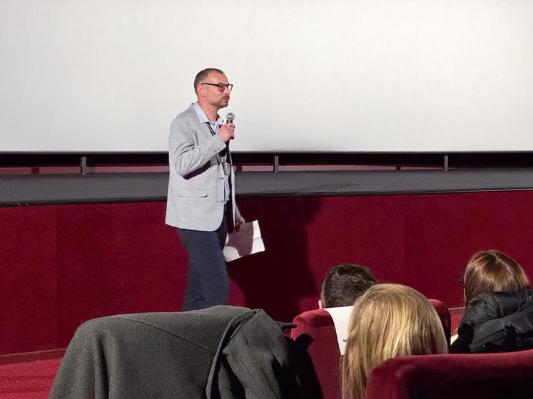 Jeudi 27 novembre, à Chartres. Le film 100 % orientation doit beaucoup à l'implication de Gérard Martin, responsable de la halle agroalimentaire du campus Naturalim.