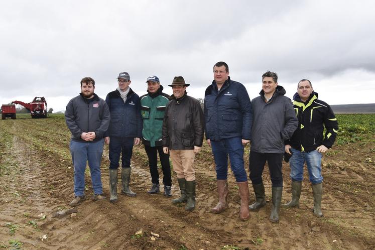 Mercredi 19 novembre, à Orgerus (Yvelines). Le préfet des Yvelines, Frédéric Rose, a visité une exploitation de betteraves.