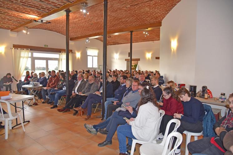 La réunion a fortement mobilisé les agriculteurs de la vallée des 2 Morin et plus largement du nord du département.