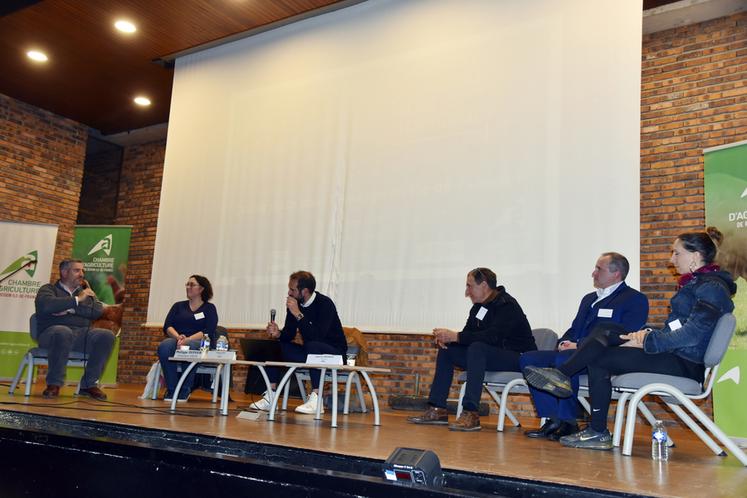 Éleveurs, défenseuse des droits des animaux, organisme public, diététicienne, la table ronde de l'après-midi réunissait des acteurs d'horizons variés et aux prérogatives parfois opposées.