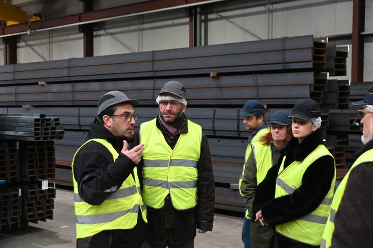 Olivier Gauthier, directeur de Triangle Sol'R, a fait visiter le lieu de fabrication des panneaux photovoltaïques conçus par le groupe.