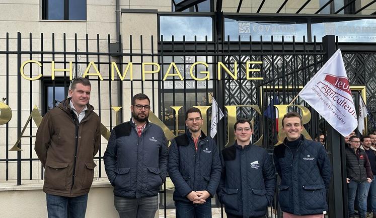Château-Thierry, début décembre. La délégation francilienne présente à l'Université d'hiver de JA national.