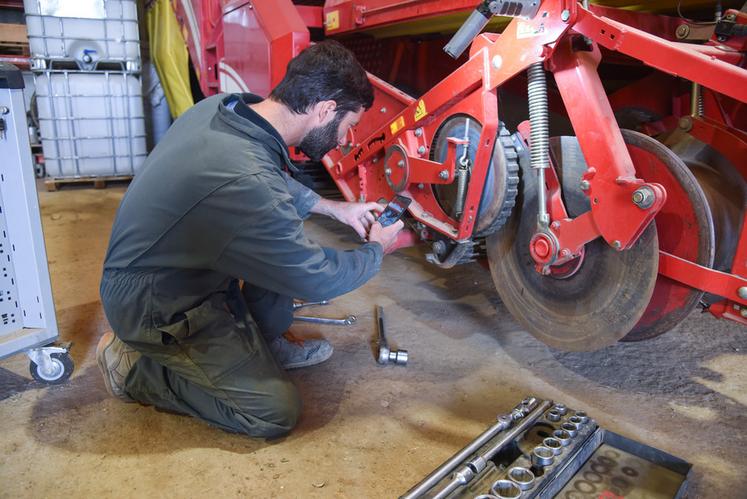 Tout l'entretien effectué sur les machines agricoles s'enregistre sur l'application Koncéo, développée par Charles-Édouard Lhopiteau, pour ne rien oublier.