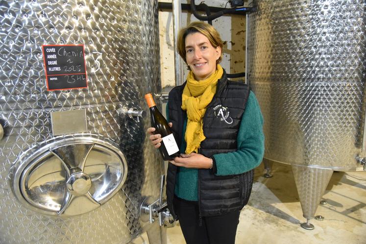 Beautheil-Saints (Seine-et-Marne), mardi 2 décembre. Agathe Maury conseille le chenin, « vif en bouche », pour accompagner des huîtres, des poissons grillés, des fruits de mer et des plats à base de fromage, quand le chardonnay, « plus doux », peut se boire en apéritif, avec des poissons et des volailles en sauce et des fromages à pâte molle.