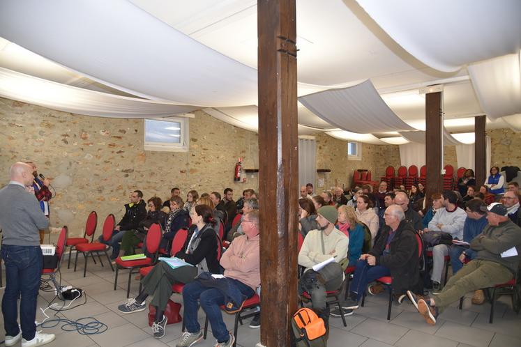 Beautheil-Saints, jeudi 20 novembre. La salle comble et attentive avait de nombreuses questions sur la facture électronique. 